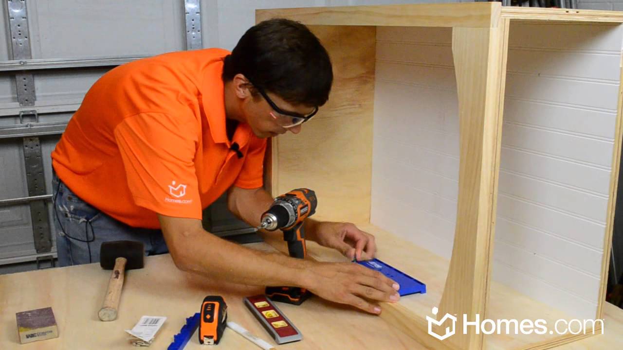 Homes.com DIY Experts: How-To Build Your Own Custom Bookcase